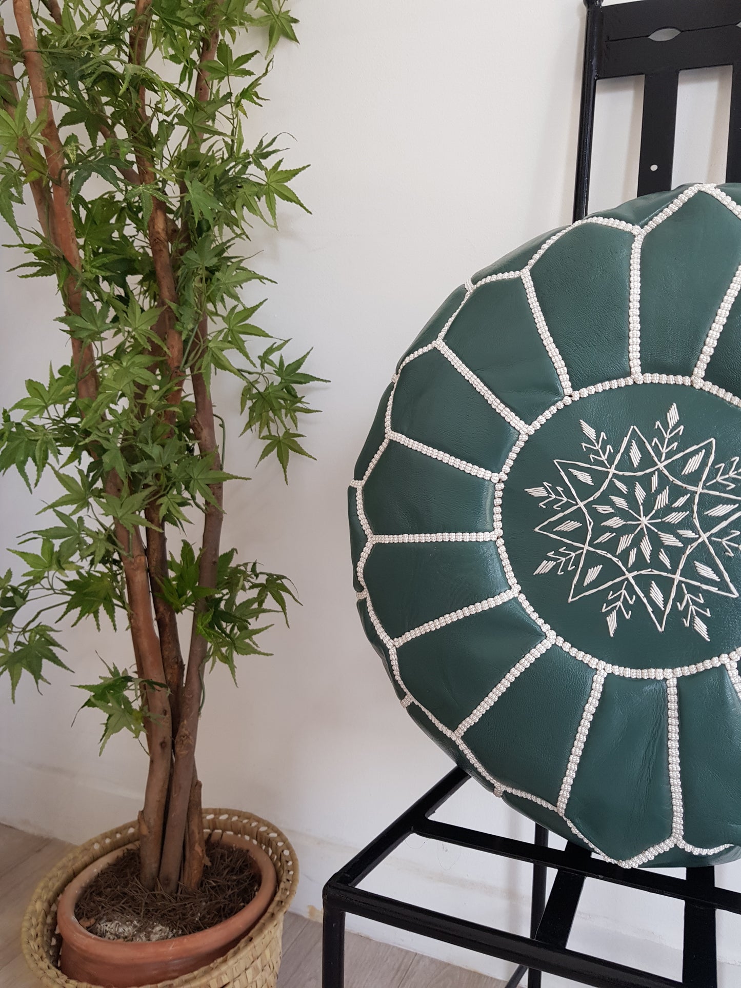 POUF EN CUIR VERT