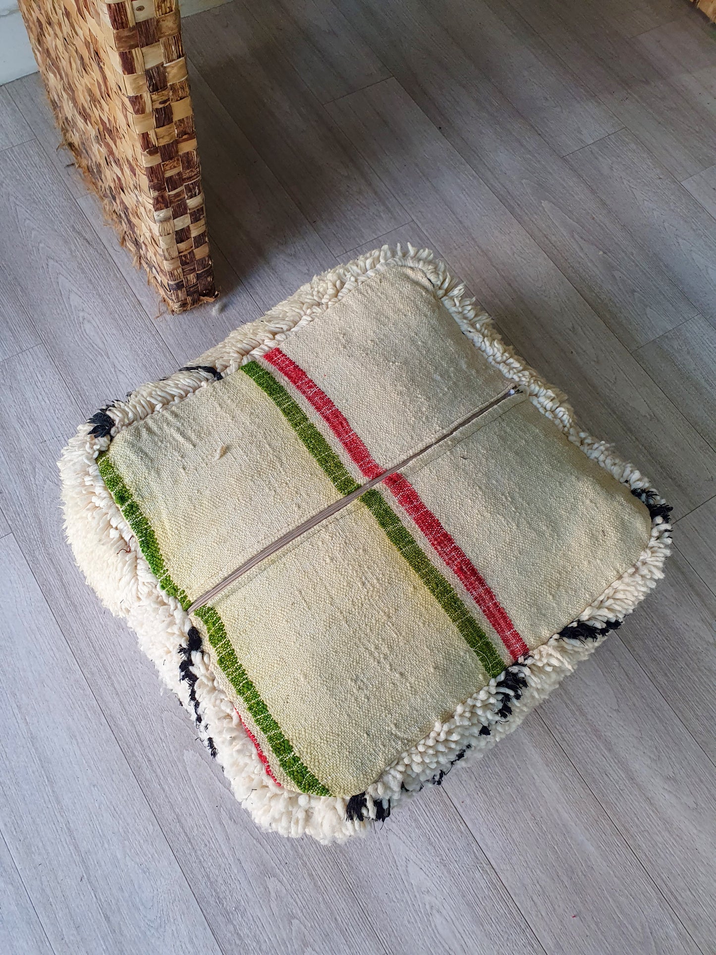 POUF DE SOL EN LAINE