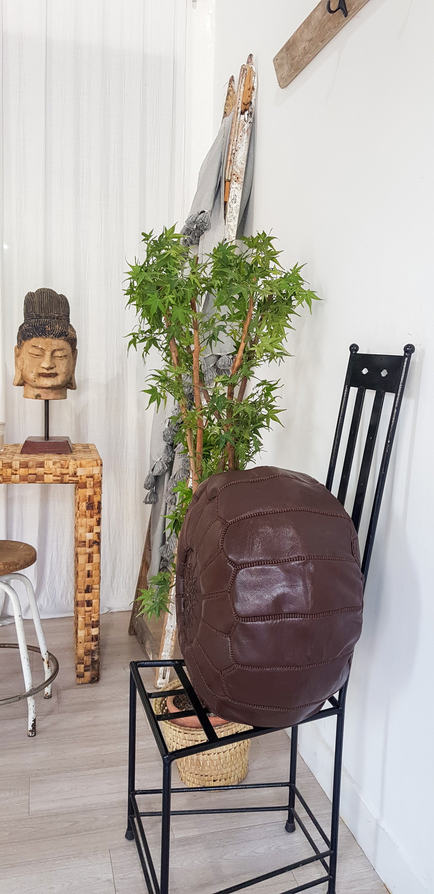 BROWN LEATHER POUF