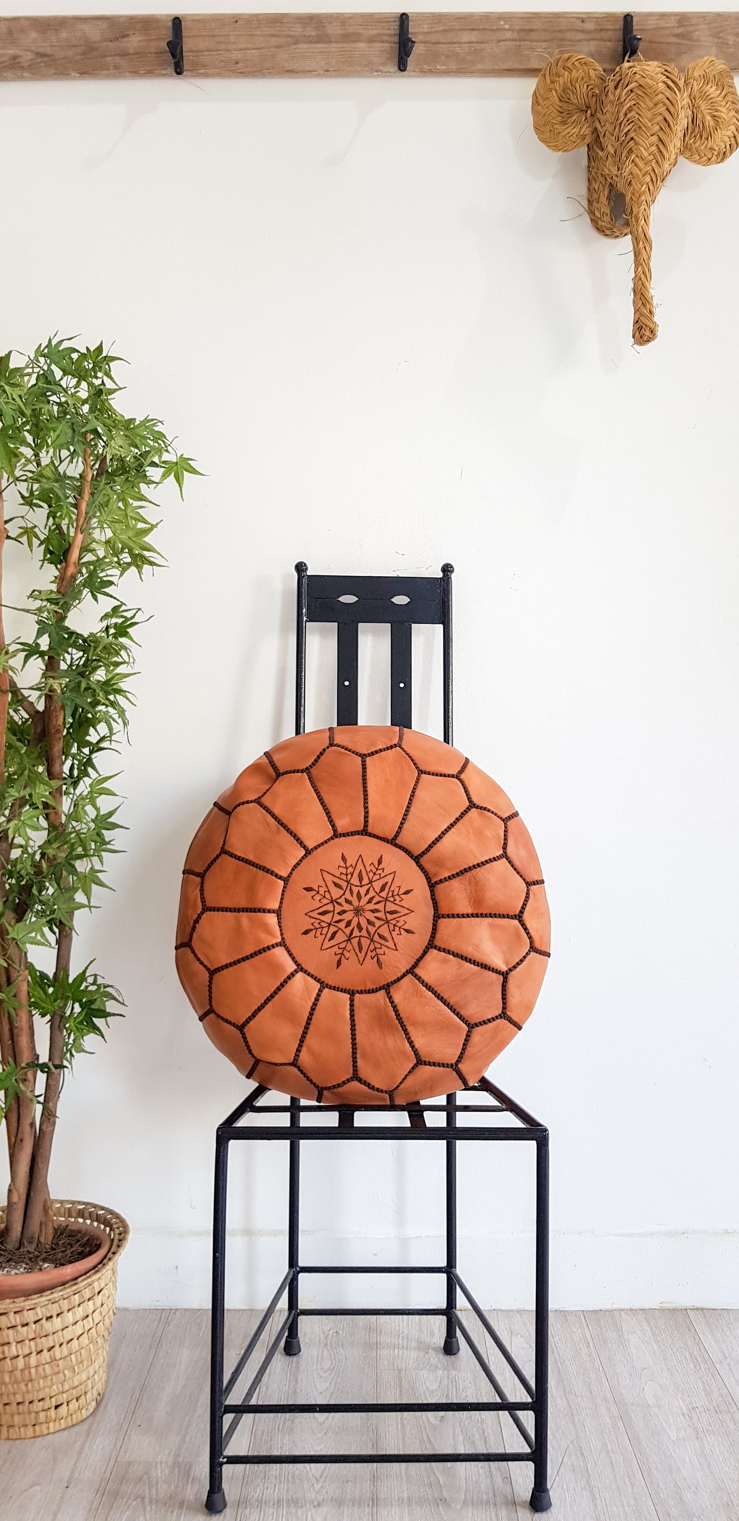 LIGHT BROWN LEATHER POUF