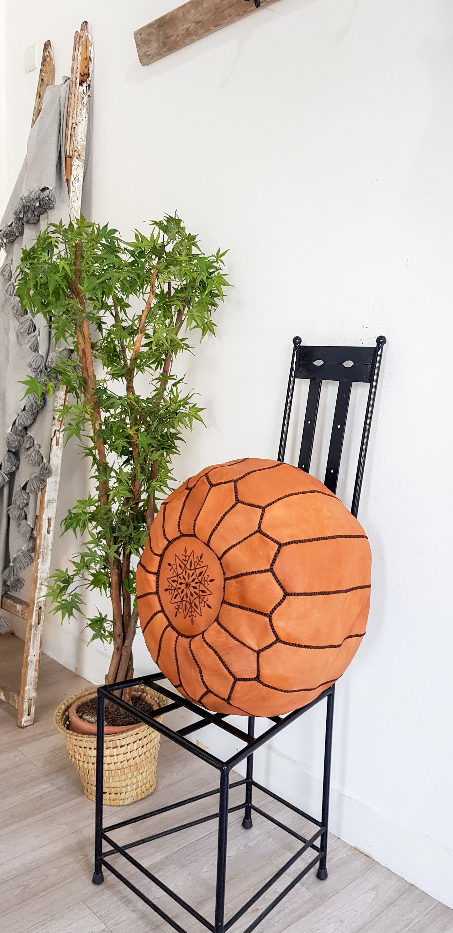 LIGHT BROWN LEATHER POUF