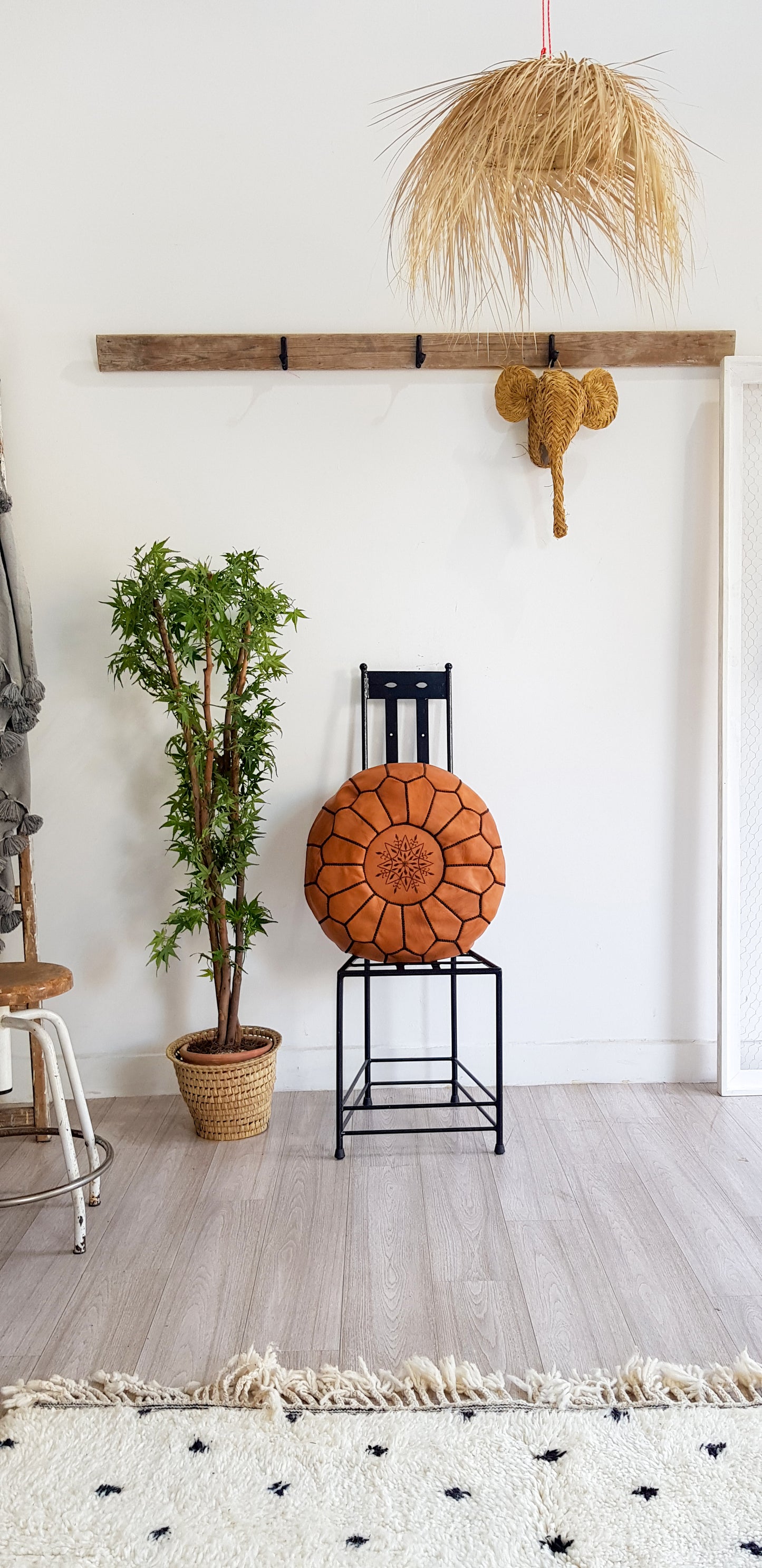 LIGHT BROWN LEATHER POUF