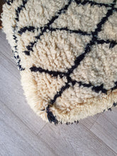 WOOL FLOOR POUF