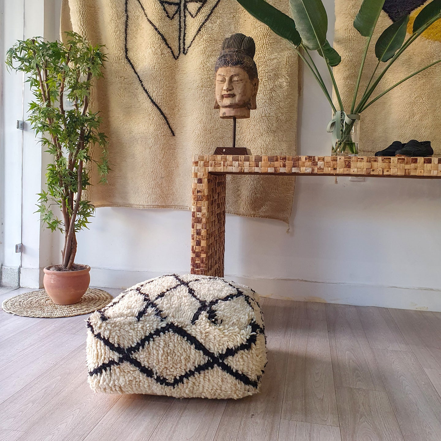WOOL CREAMY FLOOR POUF