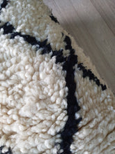 WOOL CREAMY FLOOR POUF