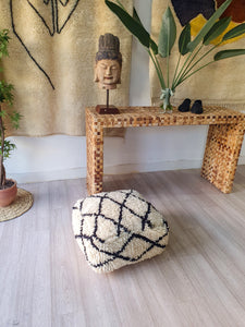 WOOL CREAMY FLOOR POUF