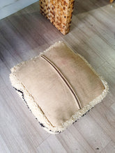 WOOL CREAMY FLOOR POUF