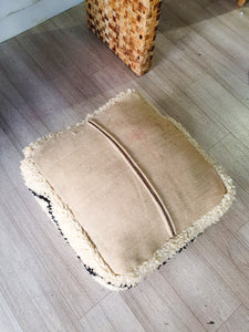 WOOL CREAMY FLOOR POUF